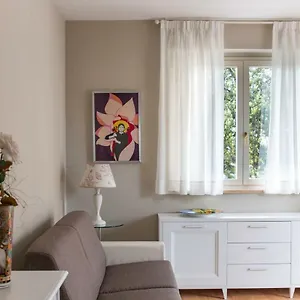 Apartment 2-bedroom Apt, With Balcony & Aircondition - 50 M From The